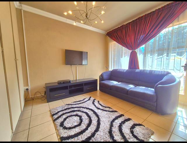 1 BEDROOM FREEHOLD TO LET IN SUNWARD PARK